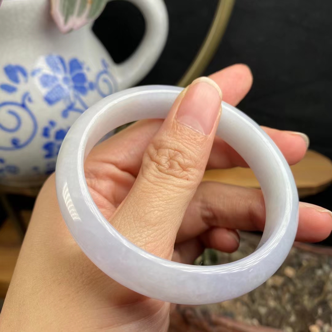 冰豆种翡翠图片及价格(冰豆种翡翠手镯图片价格)